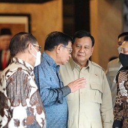 Prabowo Tiba-tiba Bertemu 'Dedengkot' TNI, Ada Apa Ini?