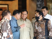 Prabowo Tiba-tiba Bertemu 'Dedengkot' TNI, Ada Apa Ini?