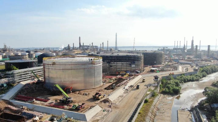 Proyek Kilang Raksasa Pertamina Balikpapan (Dok: Pertamina) Proyek Kilang Raksasa Pertamina Balikpapan (Dok: Pertamina)