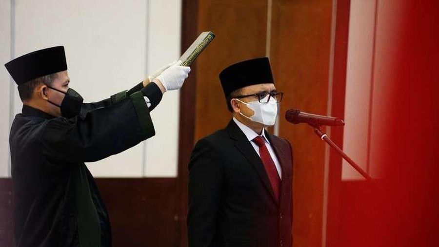 Abdullah Azwar Anas saat diambil sumpah jabatan di Gedung Bappenas. (Tangkapan layar LKPP)