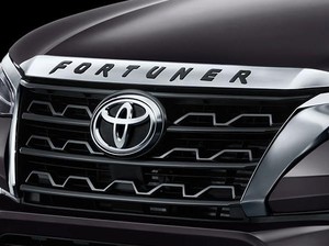 Toyota Hilux Hybrid Meluncur, Fortuner Mau Dibikin Hybrid Juga?