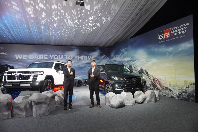All New Land Cruiser dan New Fortune (CNBC Indonesia/Ferry Sandi) All New Land Cruiser dan New Fortune (CNBC Indonesia/Ferry Sandi)