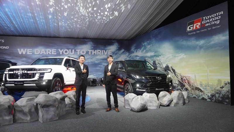 All New Land Cruiser dan New Fortune (CNBC Indonesia/Ferry Sandi)