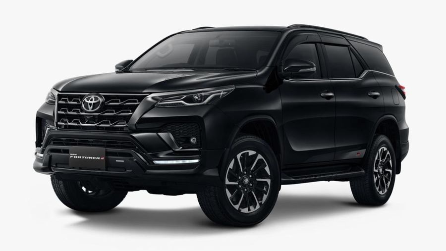 All New Land Cruiser dan New Fortune (CNBC Indonesia/Ferry Sandi)