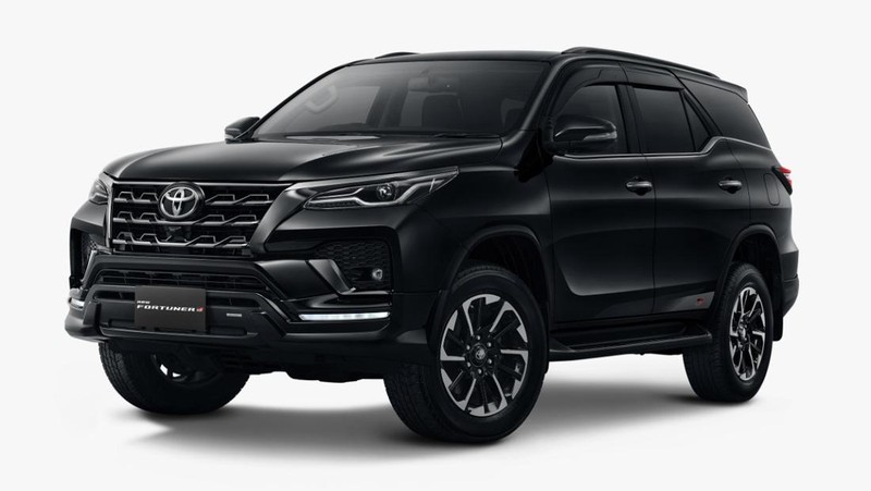 All New Land Cruiser dan New Fortune (CNBC Indonesia/Ferry Sandi)