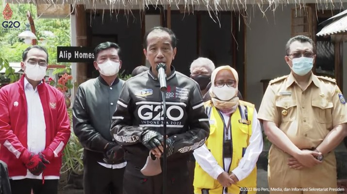 Keterangan Pers Presiden Jokowi Setelah Tinjau Homestay Desa Gerupuk, Lombok Tengah, Kamis (13/1/2022). (Tangkapan layar youtube Setpres RI)