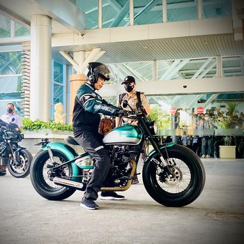 Ini Gaya Jokowi Naik Motor Custom Terbaru di Mandalika