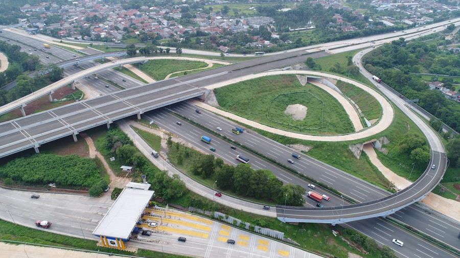 Emiten konstruksi BUMN, PT Waskita Karya (Persero) Tbk (WSKT) melalui anak perusahaannya, PT Waskita Toll Road ( WTR ) telah menandatangani Perjanjian Jual Beli Bersyarat (PJBB) dengan PT Sarana Multi Infrastruktur ( SMI ) dalam rangka divestasi 55% kepemilikan WTR pada PT Cimanggis Cibitung Tollways (CCT ), Badan Usaha Jalan Tol (BUJT) yang memiliki hak konsesi atas ruas tol Cimanggis Cibitung.