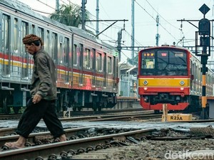 Sebelum Ubah Skema Subsidi, Pemerintah Diminta Tambah Armada KRL Dulu