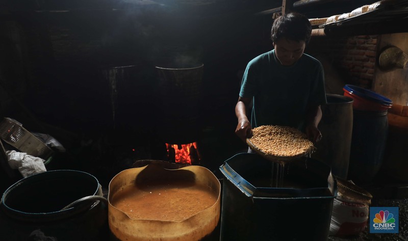 Pabrik tempe di kawasan Sunter, Jakarta (CNBC Indonesia/Muhammad Sabki) Pabrik tempe di kawasan Sunter, Jakarta (CNBC Indonesia/Muhammad Sabki)