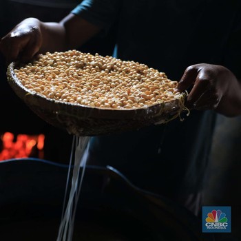 Potret Lesu Perajin Tempe Saat Harga Kedelai Terus Meroket