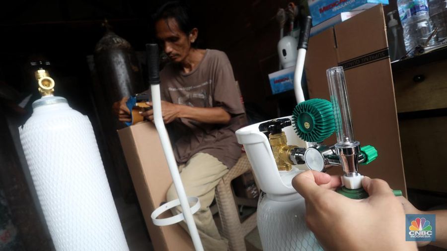 Penjual tabung oksigen (CNBC Indonesia/Andrean Kristianto)
