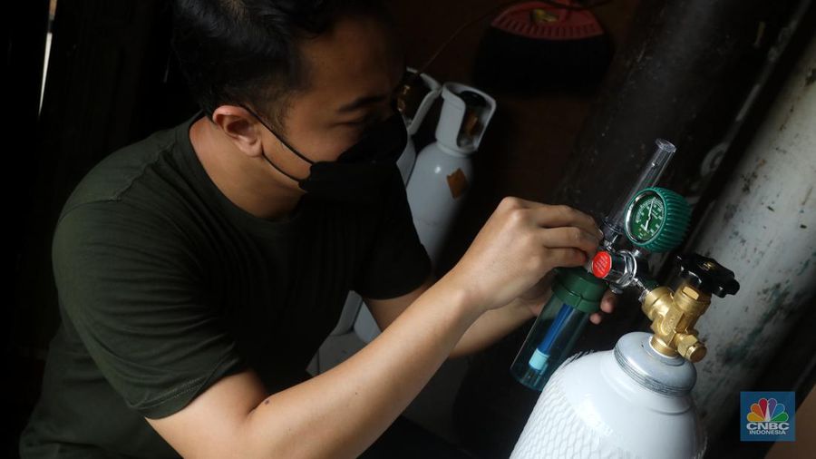 Penjual tabung oksigen (CNBC Indonesia/Andrean Kristianto)