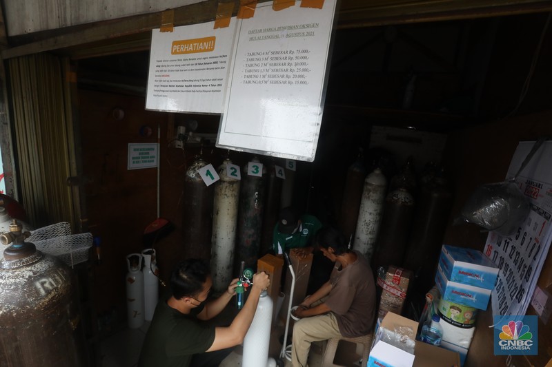 Penjual tabung oksigen (CNBC Indonesia/Andrean Kristianto)
