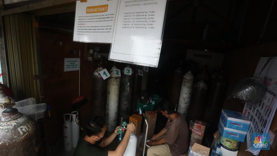 Penjual tabung oksigen (CNBC Indonesia/Andrean Kristianto)