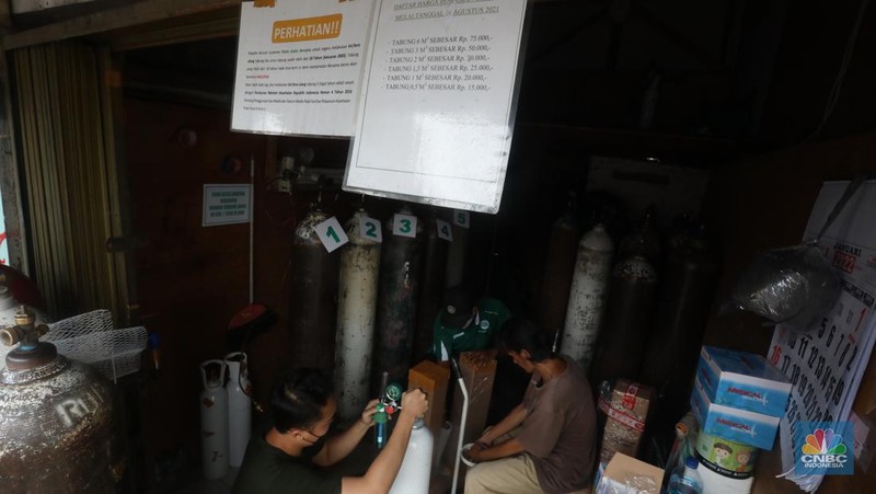 Penjual tabung oksigen (CNBC Indonesia/Andrean Kristianto)