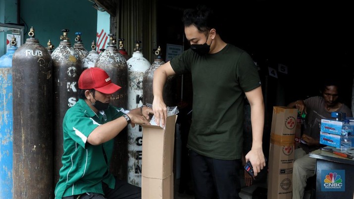 Penjual tabung oksigen (CNBC Indonesia/Andrean Kristianto) Penjual tabung oksigen (CNBC Indonesia/Andrean Kristianto)