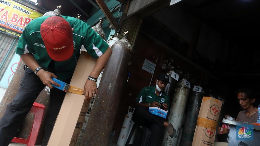 Penjual tabung oksigen (CNBC Indonesia/Andrean Kristianto)