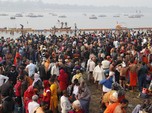 Ribuan Orang di India Mandi 'Bareng' di Tengah Lonjakan Covid