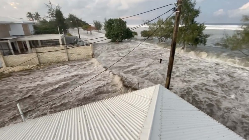 Tsunami di Tonga (Tangkapan Layar Twitter/@sakakimoana)