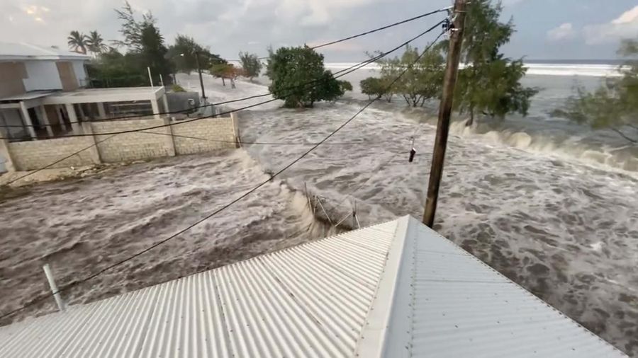 Tsunami di Tonga (Tangkapan Layar Twitter/@sakakimoana)