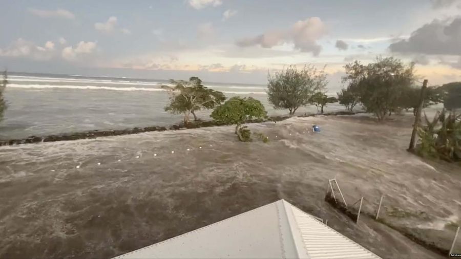 Tsunami di Tonga (Tangkapan Layar Twitter/@sakakimoana)