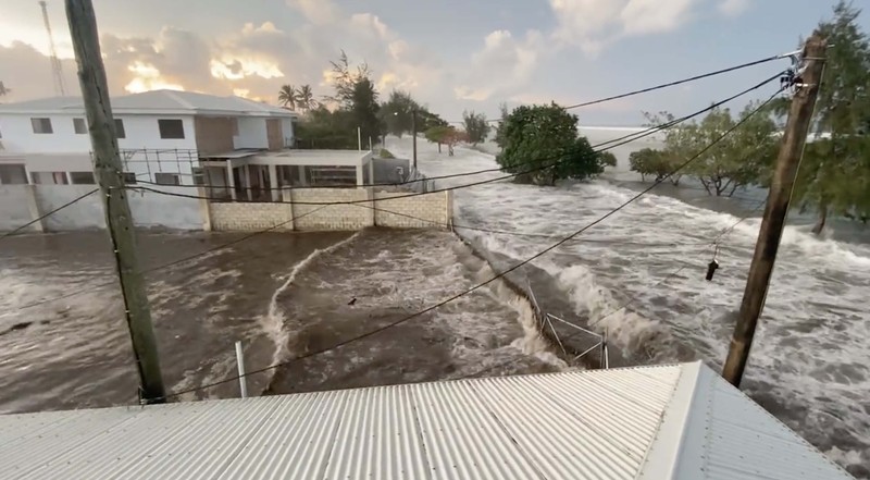 Tsunami di Tonga (Tangkapan Layar Twitter/@sakakimoana)