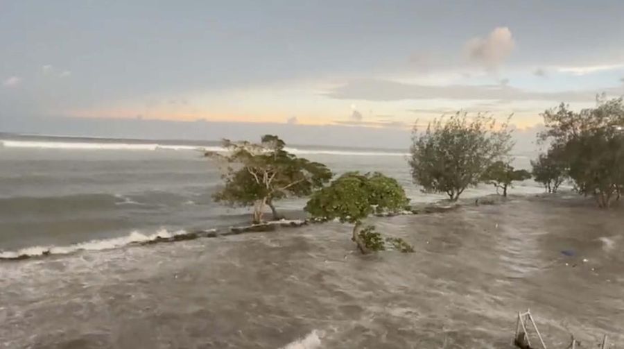 Tsunami di Tonga (Tangkapan Layar Twitter/@sakakimoana)