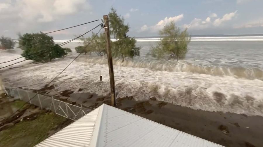 Tsunami di Tonga (Tangkapan Layar Twitter/@sakakimoana)