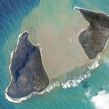 Penampakan Gunung Tonga Pemicu Tsunami di AS Hingga Jepang