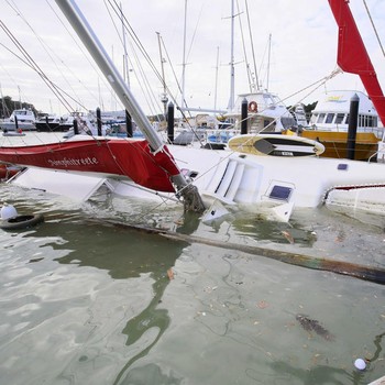 Intip Dampak Tsunami Tonga, Dermaga Putus hingga Kapal Hancur