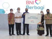 BNI Apresiasi Ribuan Guru Honorer di Daerah 3T Lewat Tabungan