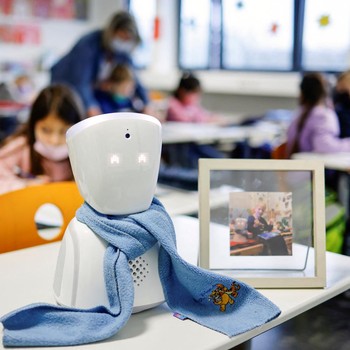 Ini Nyata! Kala Robot Gantikan Siswa Masuk Sekolah