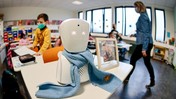 Ini Nyata! Kala Robot Gantikan Siswa Masuk Sekolah