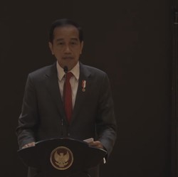 Psst.. Kang Emil Tiba-tiba 'Berbisik' ke Jokowi, Ada Apa?