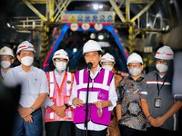 Ditemani Luhut, Jokowi Cek Langsung Kereta Cepat JKT-BDG