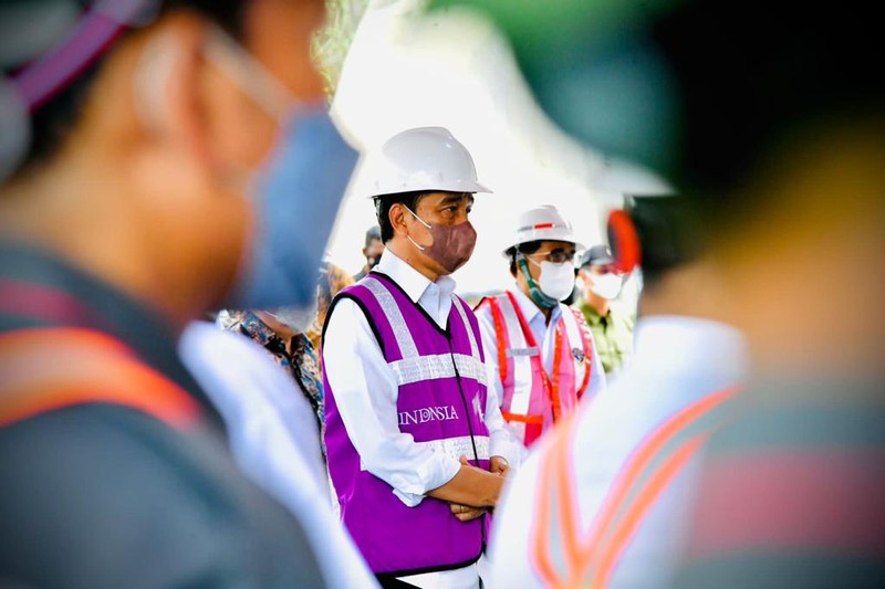 Jokowi Pantau langsung terowongan 2 Kereta Cepat Jakarta-Bandung. (Laily Rachev - Biro Pers Sekretariat Presiden) Jokowi Pantau langsung terowongan 2 Kereta Cepat Jakarta-Bandung. (Laily Rachev - Biro Pers Sekretariat Presiden)