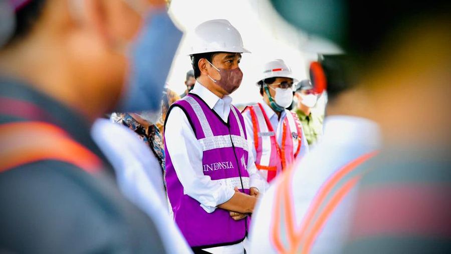 Jokowi Pantau langsung terowongan 2 Kereta Cepat Jakarta-Bandung. (Laily Rachev - Biro Pers Sekretariat Presiden)