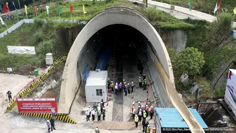 Keterangan Pers Presiden RI, Jokowi Setelah Meninjau Pintu Masuk Tunnel 2 Proyek KCJB, 17 Januari 2022