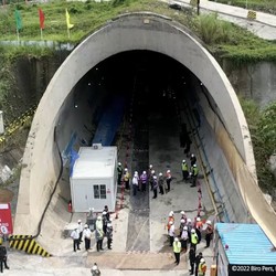 Jokowi Tiba-Tiba Akui Proyek Kereta Cepat Lagi Ada Masalah!