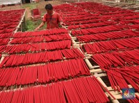 Potret Pembuat Hio Jelang Imlek di Pinggiran Jakarta