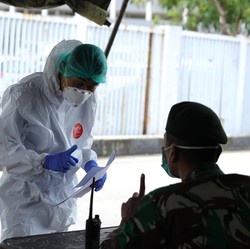 Covid-19 Omicron Melesat, RI Hitung Mundur Menuju Gelombang 3