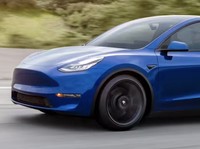 Crazy Rich Lewat! Di Kampung Ini Mobil Tesla Dipakai Jualan