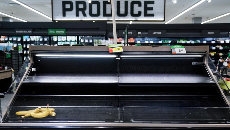 An egg display case is seen nearly empty at a Giant Food grocery store as the U.S. continues to experience supply chain disruptions in Washington, U.S., January 9, 2022. REUTERS/Sarah Silbiger