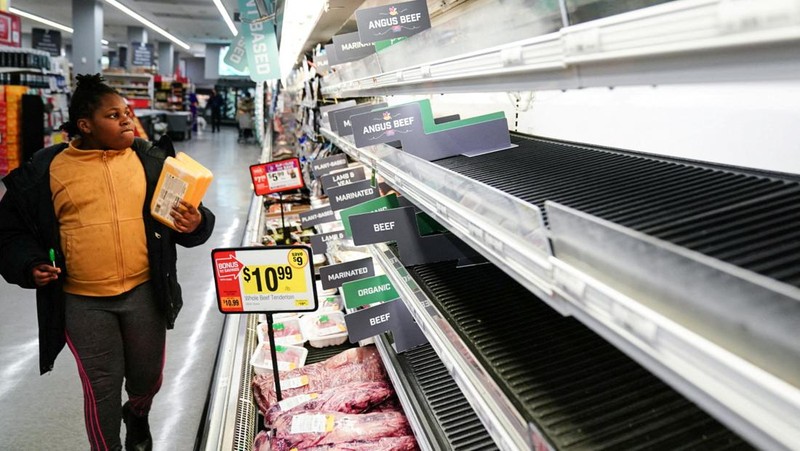 An egg display case is seen nearly empty at a Giant Food grocery store as the U.S. continues to experience supply chain disruptions in Washington, U.S., January 9, 2022. REUTERS/Sarah Silbiger