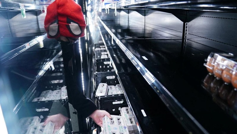 An egg display case is seen nearly empty at a Giant Food grocery store as the U.S. continues to experience supply chain disruptions in Washington, U.S., January 9, 2022. REUTERS/Sarah Silbiger