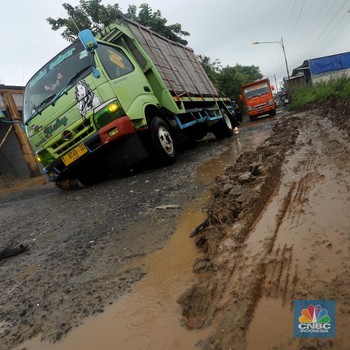 Jalan 'Neraka' Pinggir Jakarta Benar-Benar Ada, Ini Wujudnya!