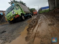 Jalan 'Neraka' Pinggir Jakarta Benar-Benar Ada, Ini Wujudnya!