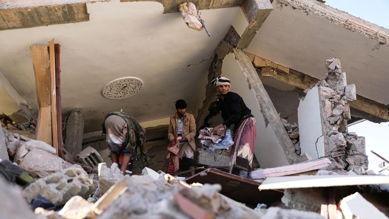 A view of a house hit by Saudi-led air strikes in Sanaa, Yemen, January 18, 2022. REUTERS/Khaled Abdullah