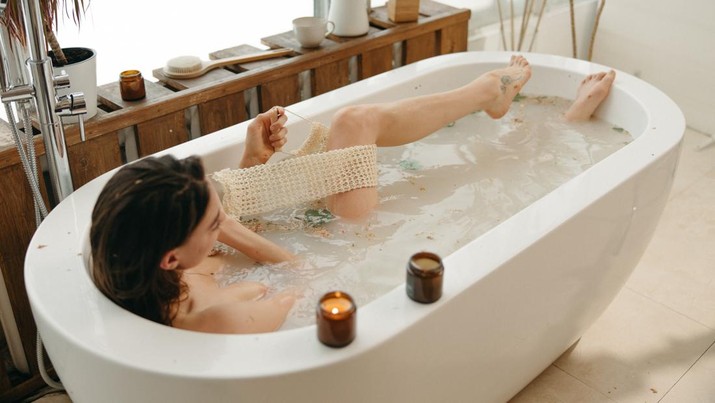 Ilustrasi Mandi Ilustrasi Mandi (Photo by Yaroslav Shuraev from Pexels)